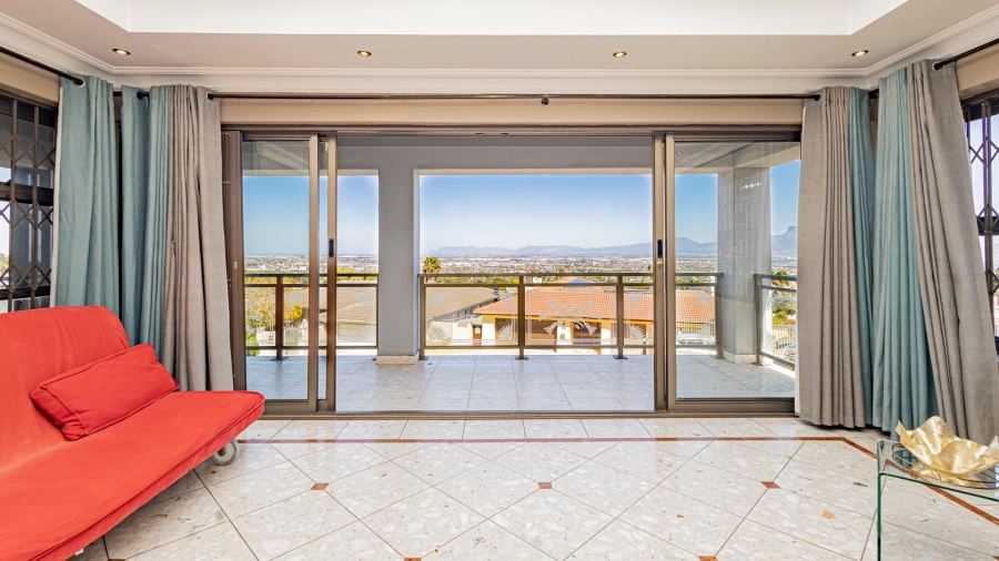 7 Bedroom Property for Sale in Plattekloof Western Cape